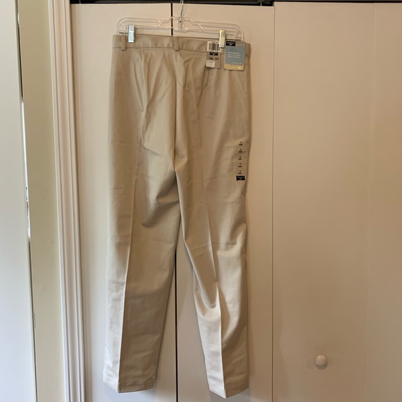 Women’s Dockers Khaki Pants - Picture 4 of 4